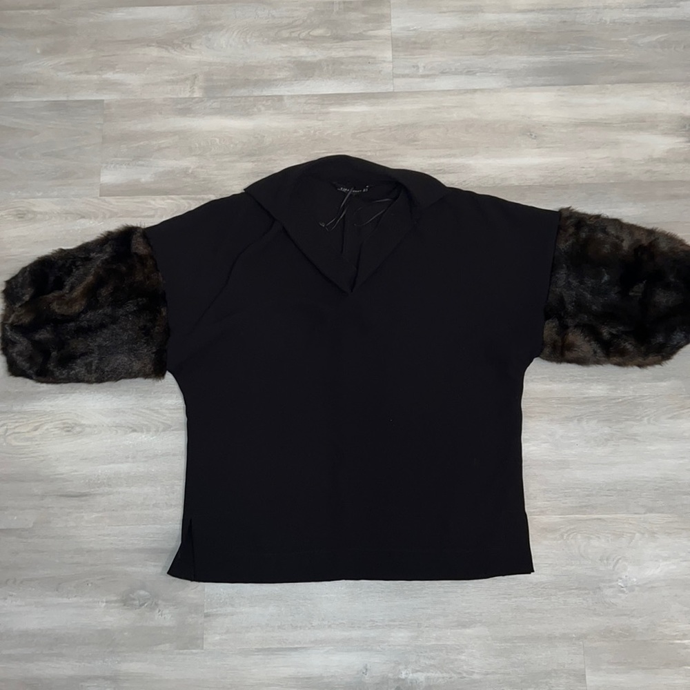 black zara blouse with faux fur quarter sleeves